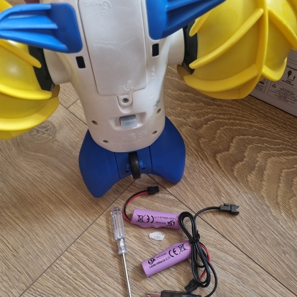 TuKIIE 2.4 GHz Remote Control Boat Amphibious Remote Control Car for Kids All Te - Picture 12 of 13